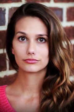Mary Peyton Stewart interpreta Bridesmaid (uncredited)