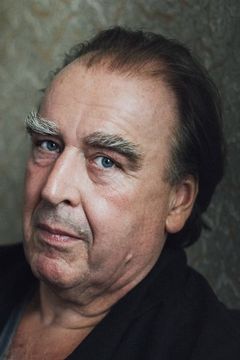 Oliver Nägele interpreta Politiker