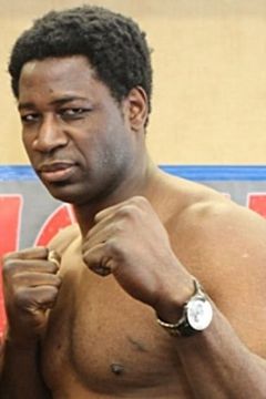 Ray Olubowale interpreta The Axe Men