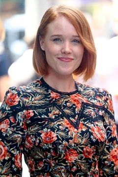 Jessica Keenan Wynn interpreta Young Tanya