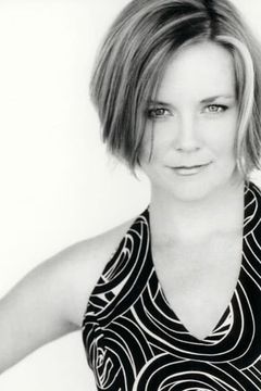Margaret Welsh interpreta Carolyn Bridge