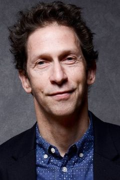Tim Blake Nelson interpreta Henry