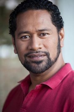 Jay Laga'aia interpreta Dell Brandstone