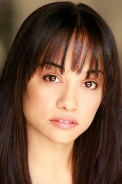 Tara Arroyave interpreta Woman Waiting in Line