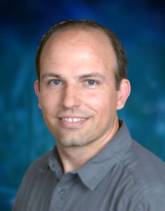 Nick Swezey interpreta Library Patron