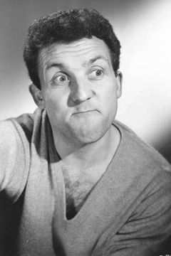 Norman Rossington interpreta Corporal Jenkins (uncredited)
