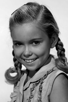 Mimi Gibson interpreta Eve (as a child)