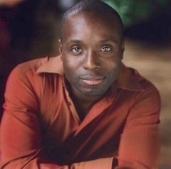 Richard Yearwood interpreta Lucius