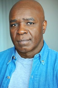 Nate Bynum interpreta Harlan (uncredited)