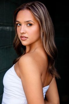 Carissa Murray interpreta Cassie Freemont