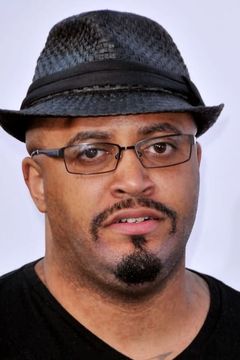 R. Marcos Taylor interpreta Harry's Jamaican #5