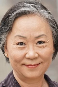 MeeWha Alana Lee interpreta Han Min-Seo
