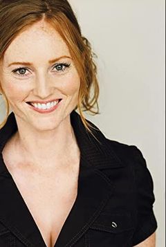 Sally Elphick interpreta Officer Morgan