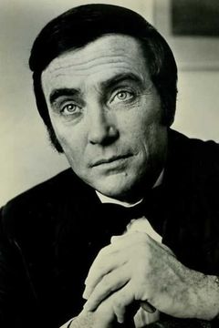 Robert Quarry interpreta Santa Rosa Teenager (uncredited)