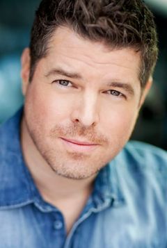 Kevin Kruchkywich interpreta Country Club Pool Guy