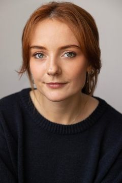 Lauren O'Hara interpreta Adeline