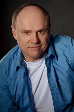 Stephen Walker interpreta Keeper of the Shelves Goblin
