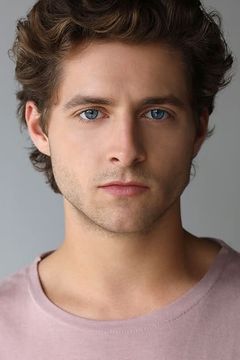 Christopher Collins interpreta Chad