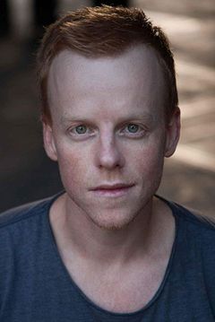 Thomas Unger interpreta Stretcher Bearer