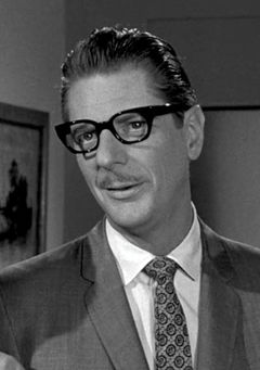 George Ives interpreta Lloyd Garroway