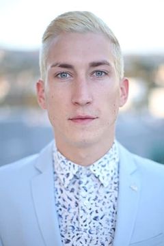 Talon Reid interpreta Casino High Roller (uncredited)