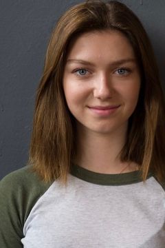 Isabella Blake-Thomas interpreta Izzie
