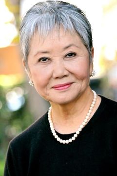 Takayo Fischer interpreta Older Woman