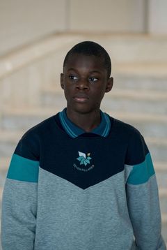 Noah Pierre D. interpreta Yohann (uncredited)