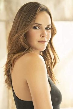 Shanley Caswell interpreta Andrea Perron