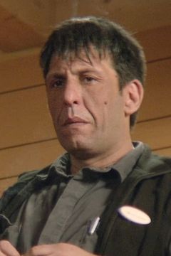 Johannes Moustos interpreta Cleaner