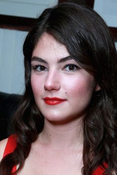 Katie Boland interpreta Young Woman