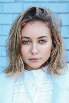 Mavournee Hazel interpreta Bluebird 'Blue' Gleeson