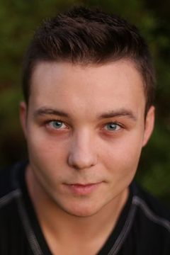 Mason Sheehy interpreta Usher