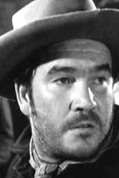 Dick Rich interpreta Dorcas' Father