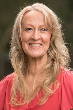 Sharon Kershaw interpreta Abigail