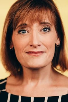 Petrina Bromley interpreta Principal Harris