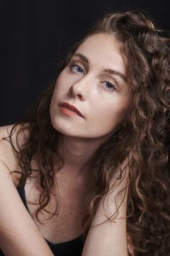 Annie Young interpreta Constable Heeps