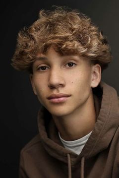 Alozie LaRose interpreta Teen Boy