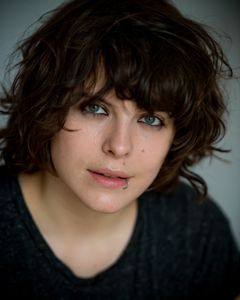 Keylee Jade Flanders interpreta Girl in Opticians (as Keeley Flanders)