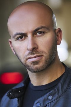 Robbie Moore interpreta Radium Dancer