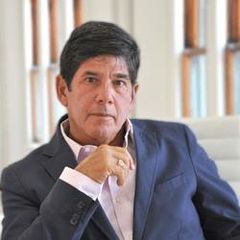 Robert Friedman interpreta Studio Executive