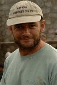 Steve Griffin interpreta Wilson