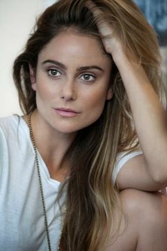 Amanda Brooks interpreta Irene