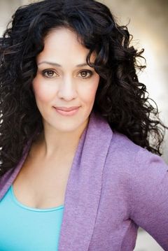 Susan Ortiz interpreta Sue