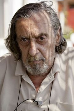 Flavio Bucci interpreta Umberto Cavalieri