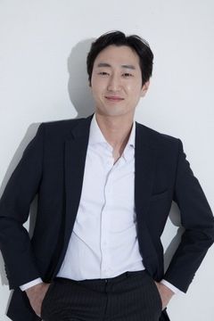 Jung Woo-young interpreta MC