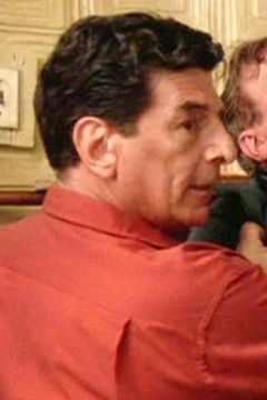 Ronald Maccone interpreta Don Vittorio