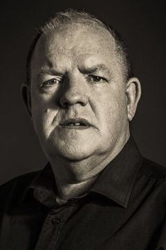 John Henshaw interpreta Ken Burley