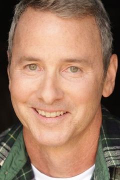 Guy Massey interpreta Child Services Agent
