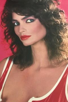 Tammy Brewer interpreta Stewardess #1